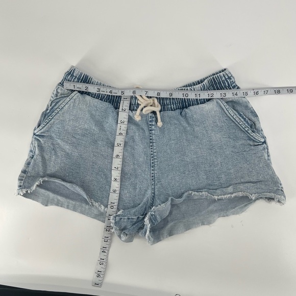 No Boundaries Rough Hem Elastic Waist Jean Shorts Size 11/13 Women’s - Picture 4 of 4